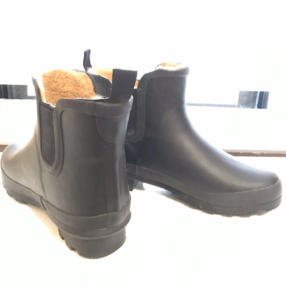 Chooka Plush Chelsea Short Rain-boot- Black